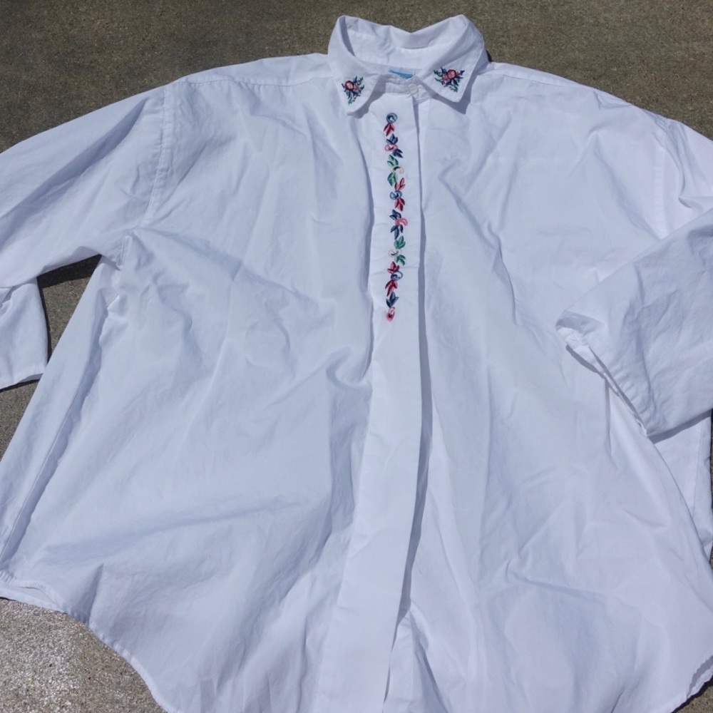 80s - 90s Embroidered white Cotton button down